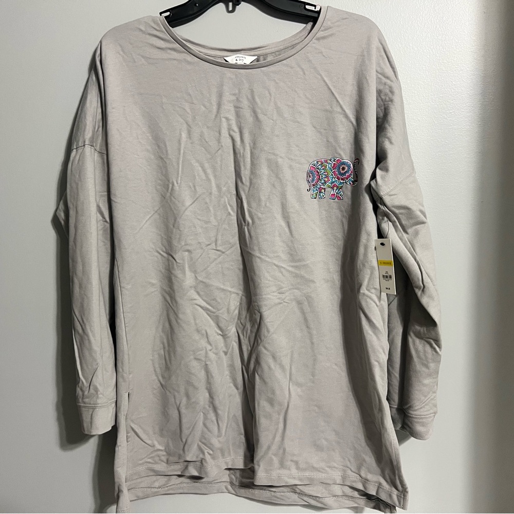 Crown & Ivy Light Gray Long Sleeve Top
